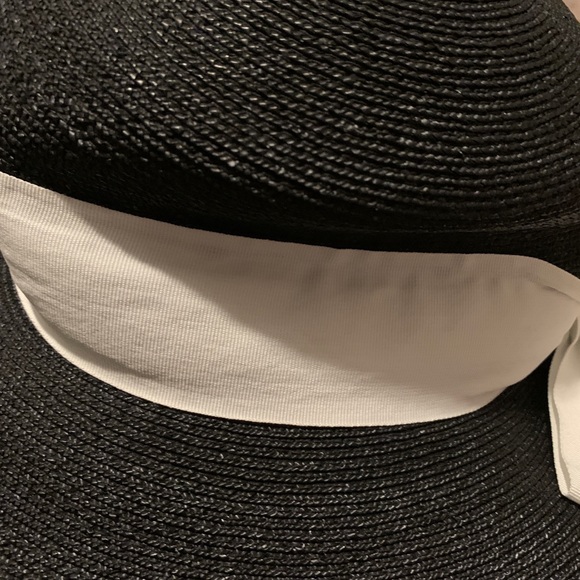 NWOT BCBG Max Azria Cap Sun Hat White Ribbon Band - Picture 4 of 4